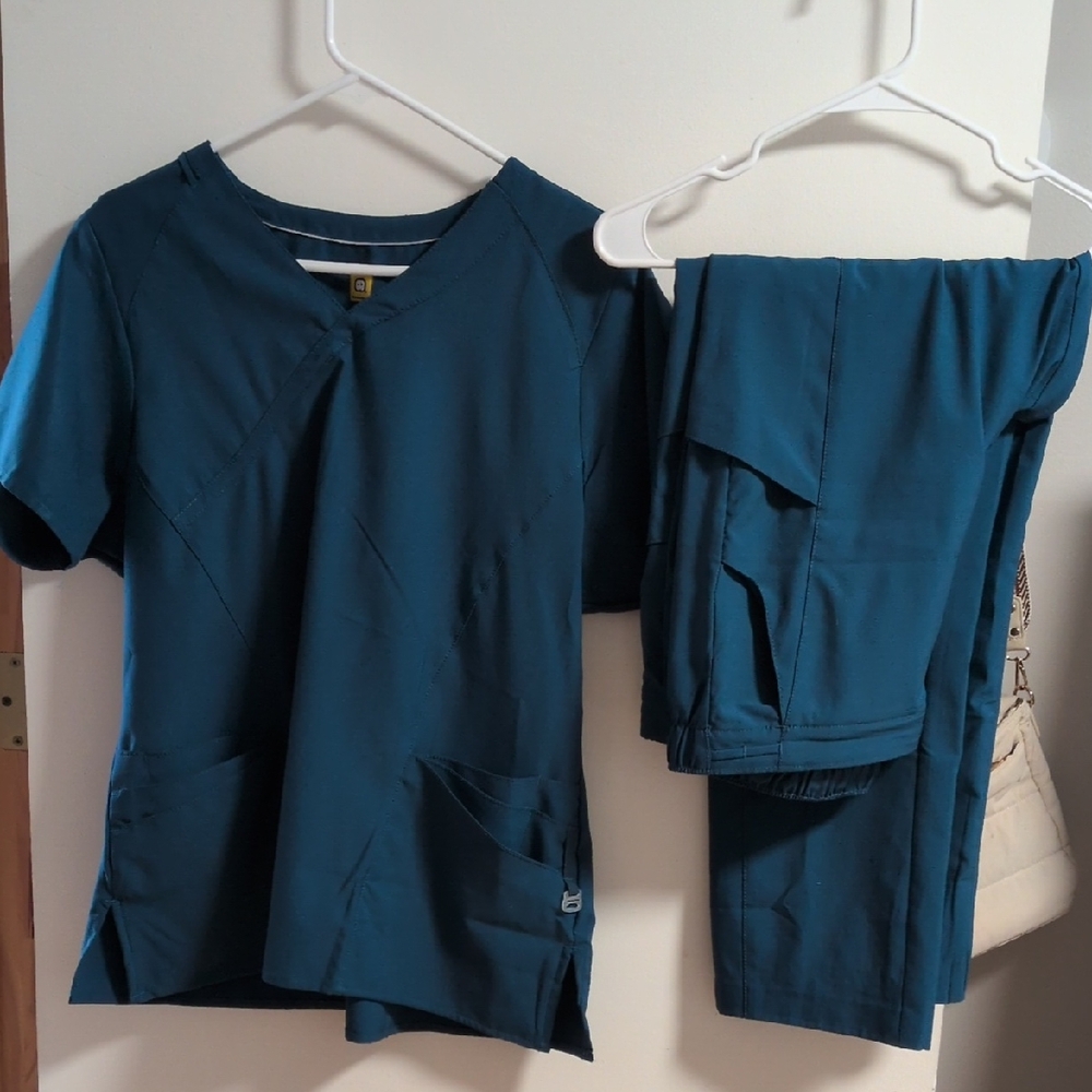 Teal, WonderWink 123,Modern Fit, Scrub Set. XL Top. Large Pants.